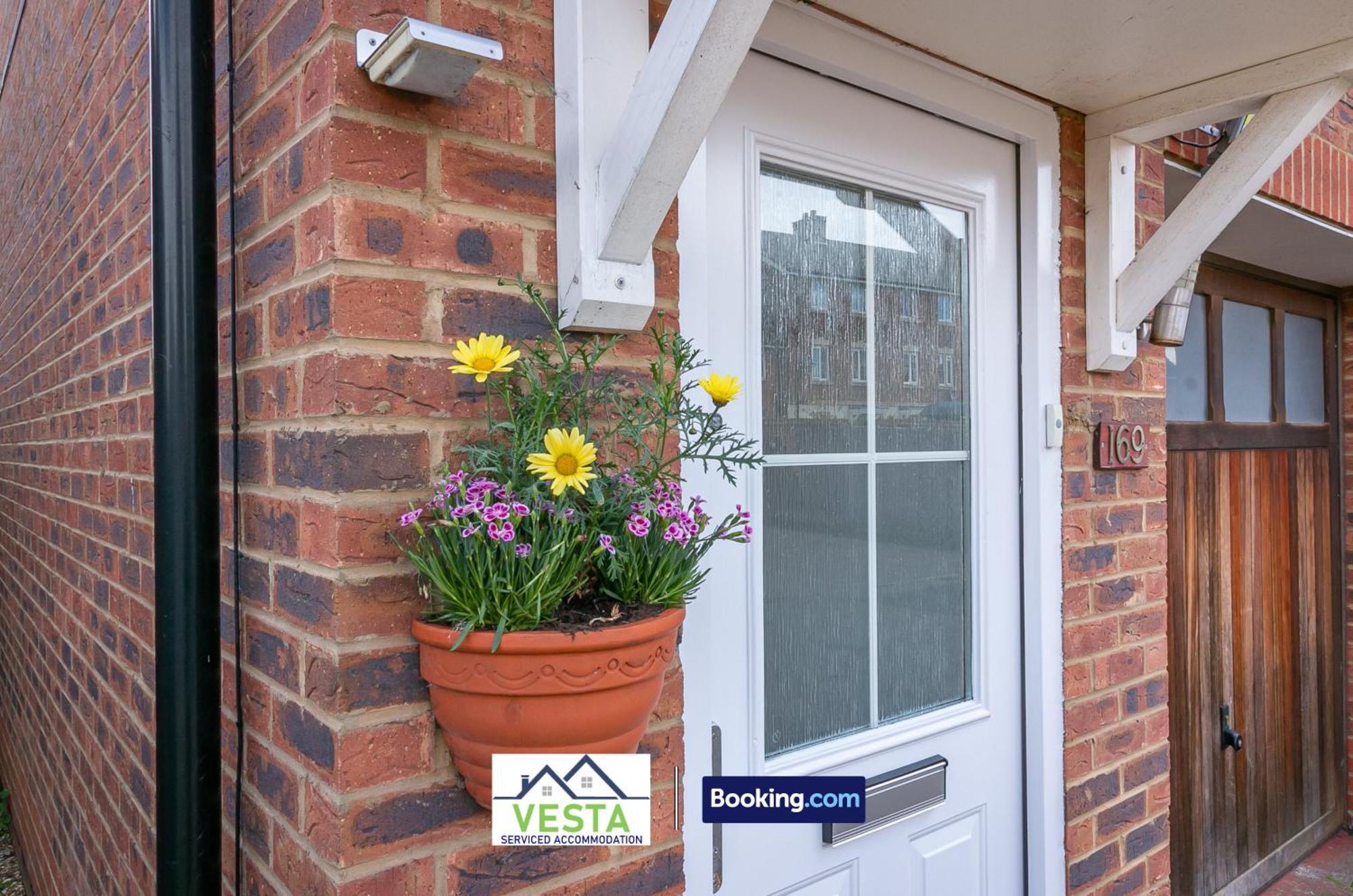 Three Bedroom Apartment By Vesta Serviced Accommodation & Short Lets Hatfield With Free Parking Kültér fotó