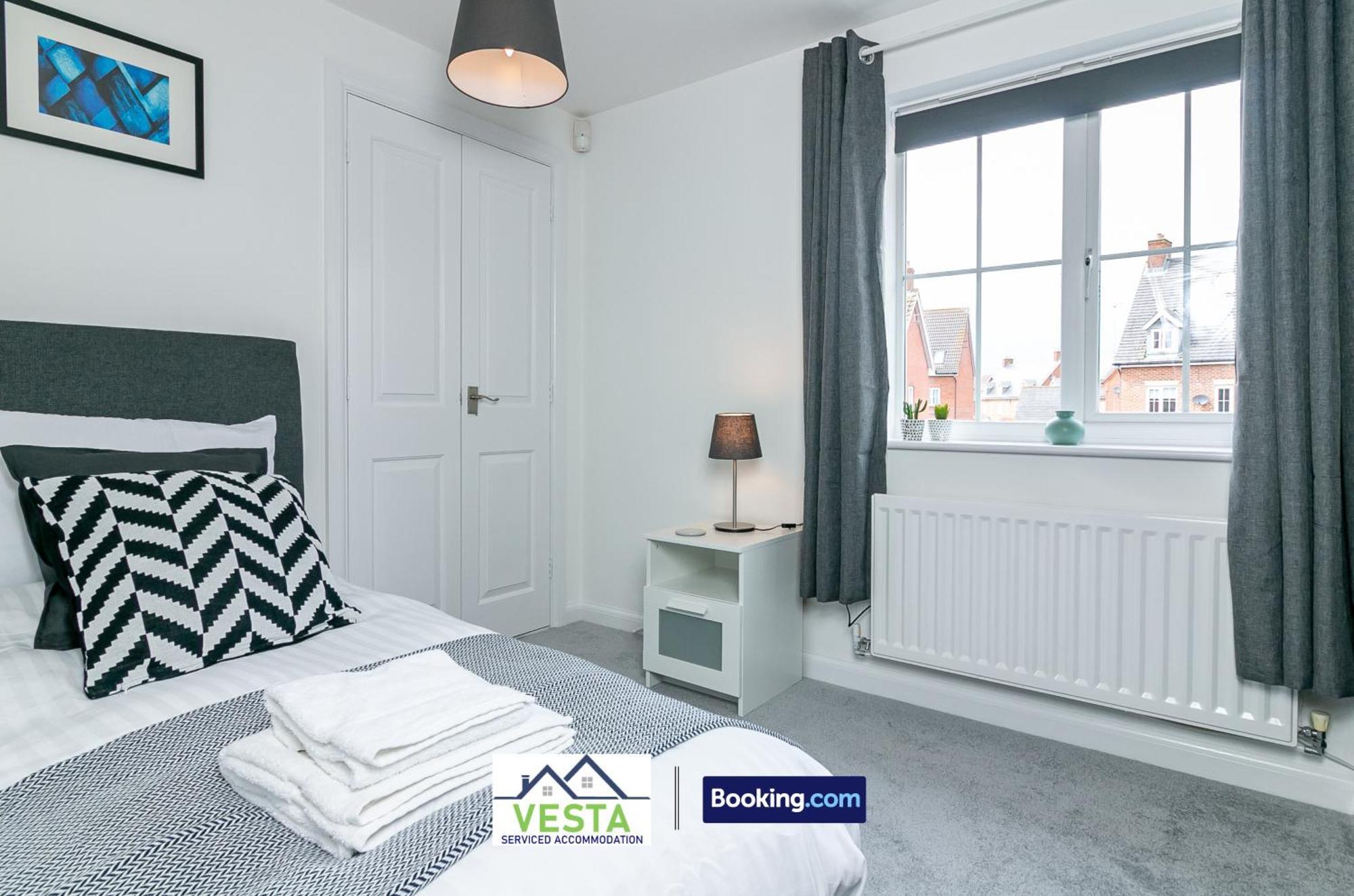 Three Bedroom Apartment By Vesta Serviced Accommodation & Short Lets Hatfield With Free Parking Kültér fotó