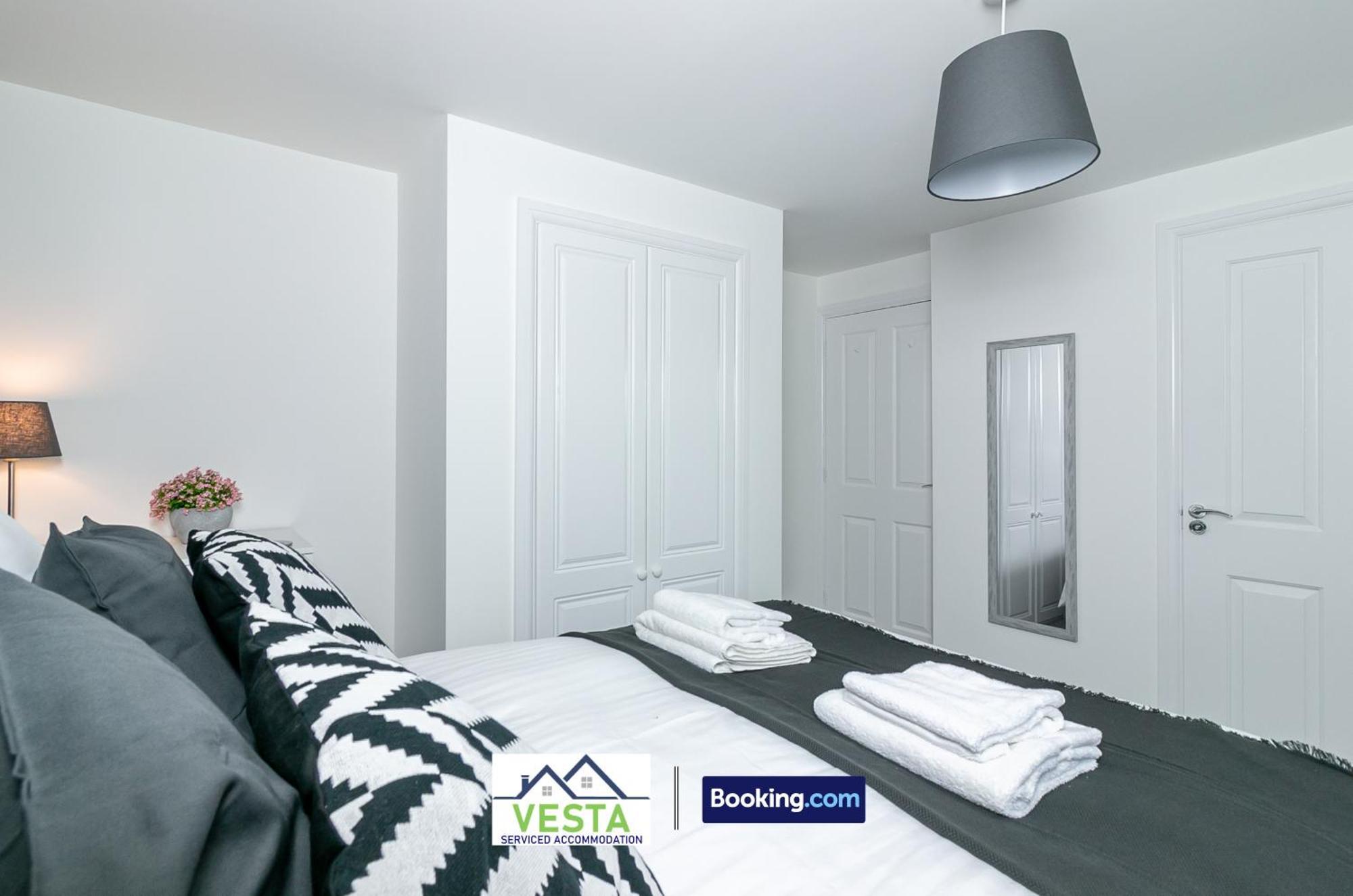 Three Bedroom Apartment By Vesta Serviced Accommodation & Short Lets Hatfield With Free Parking Kültér fotó