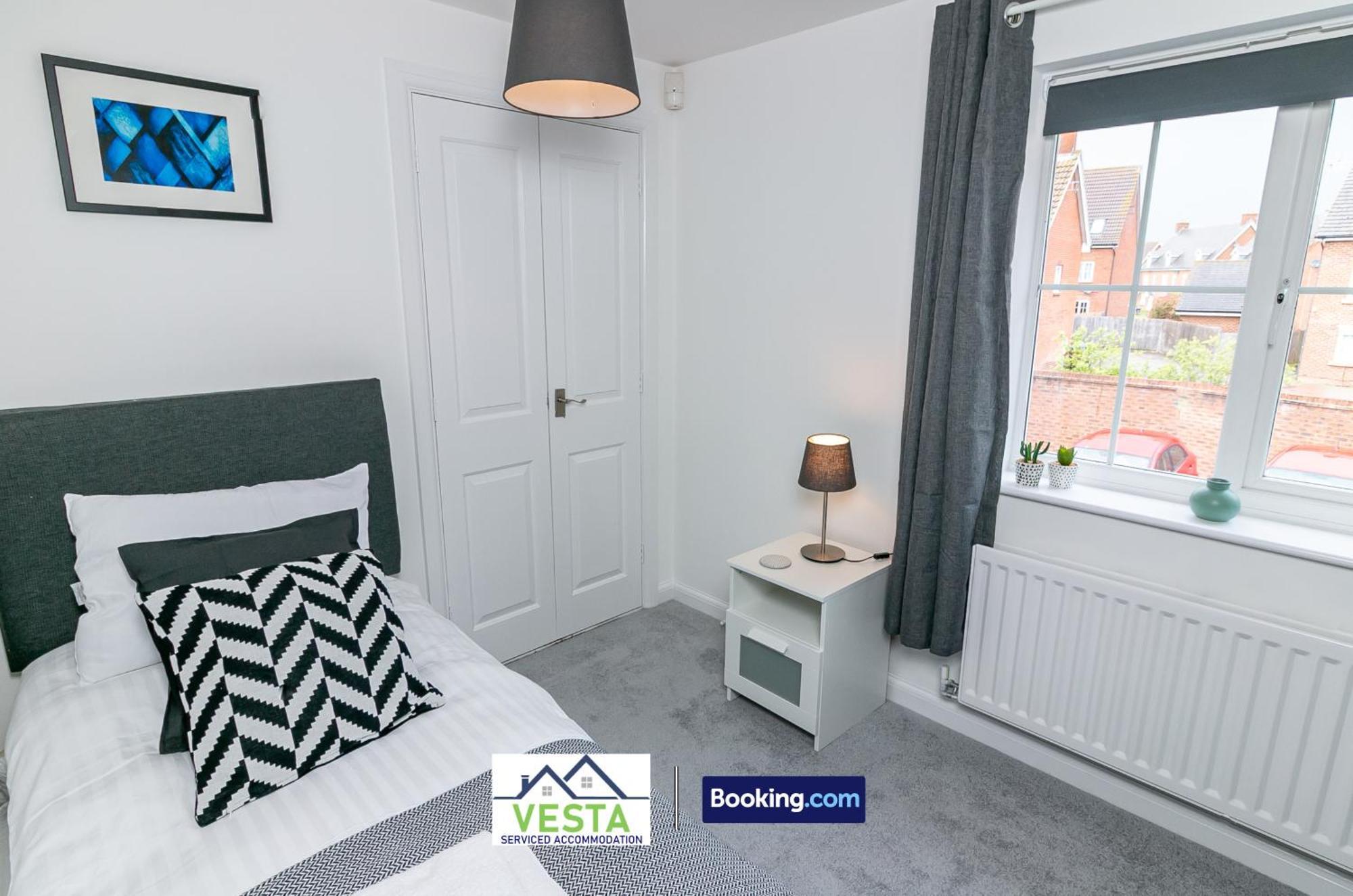 Three Bedroom Apartment By Vesta Serviced Accommodation & Short Lets Hatfield With Free Parking Kültér fotó