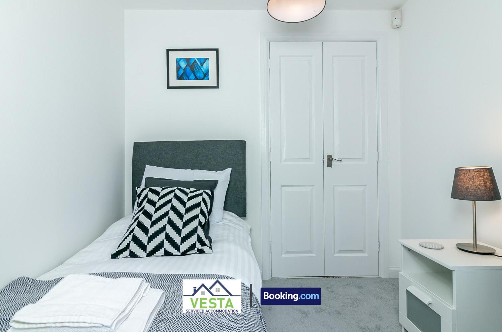 Three Bedroom Apartment By Vesta Serviced Accommodation & Short Lets Hatfield With Free Parking Kültér fotó